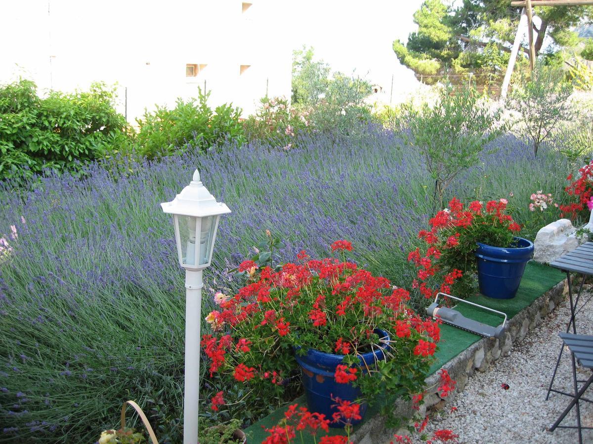 Hostellerie Aspremont Exterior photo